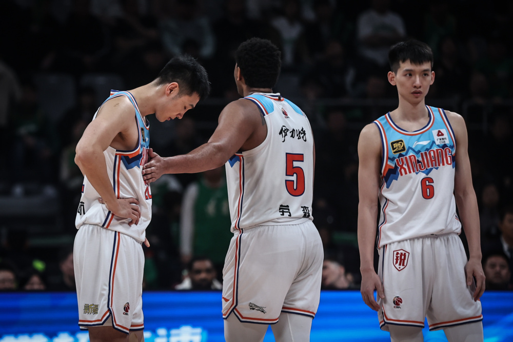 从今晨辽宁本钢备战CBA季后赛到密尔沃基雄鹿赛后强势反弹，巴塞罗那今晨绝杀压哨的简单介绍